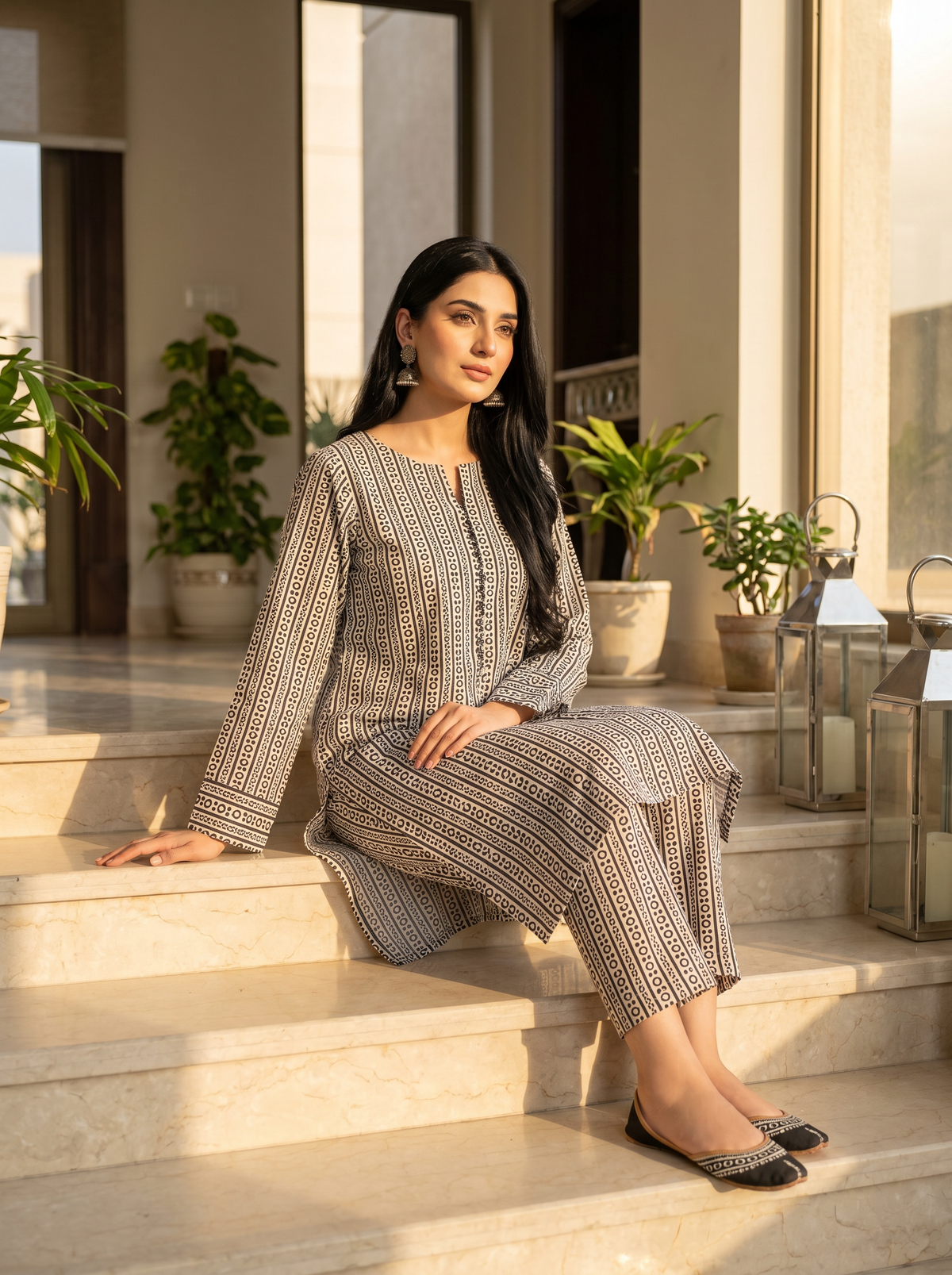 Elegant Black & White Printed Lawn 2-Piece Unstitch Suit